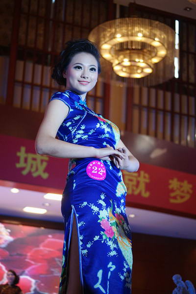 胡樵参加2013世界旅游小姐中国赛区安徽总决赛