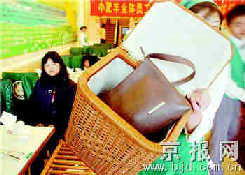 京菜市口餐饮一条街 就餐用上防盗筐(图)