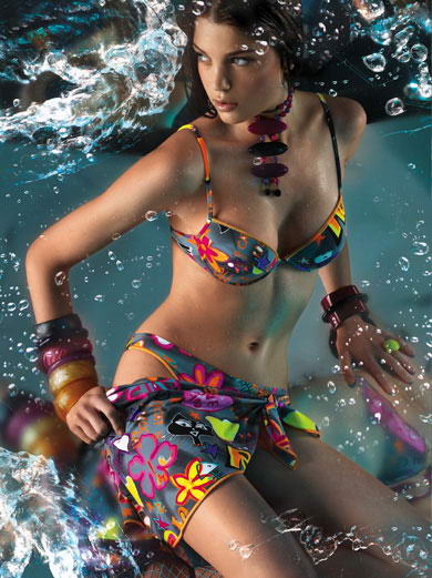 潮爆泳装色彩引爆夏日激情(图)