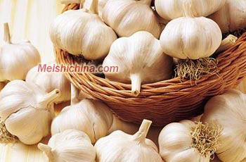 四类人吃菜时千万别放蒜