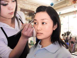 教你30分钟变清秀桃花妆