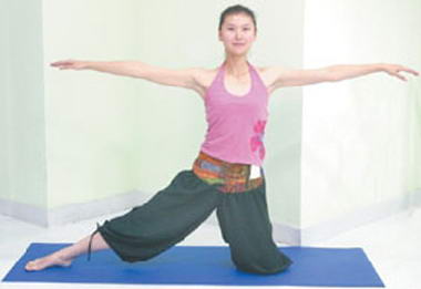 简单拉抻消除小腹赘肉