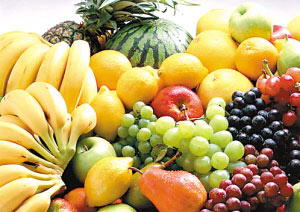 用水果养生的女人更水嫩