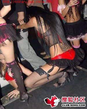 深夜北京三里屯酒吧里疯狂一幕