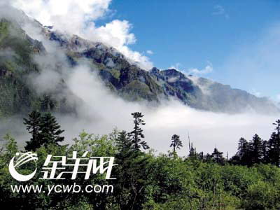 海螺沟与最美冰川零接触