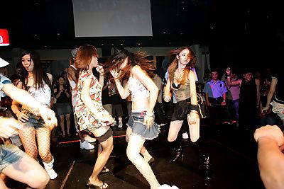 北京夜生活中的疯狂女人(图)