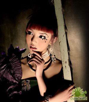 12步教你画电眼娃娃妆(图)