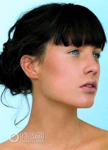 延用古铜色 秋日彩妆更自然(图)