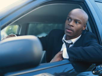 男人开车四大危险习惯(图)