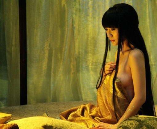 北京台女主播靠胸走红 柳岩全裸照曝光(图)