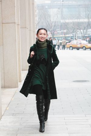 抓拍北京街头早春外套搭配(图)