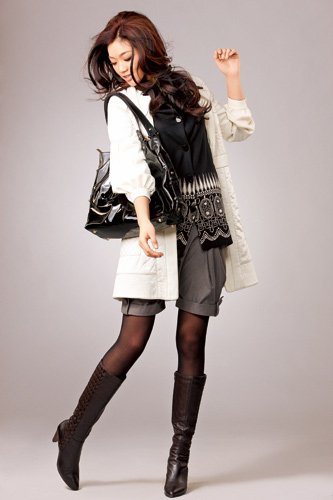 早春最俏短打扮敲醒沉睡女