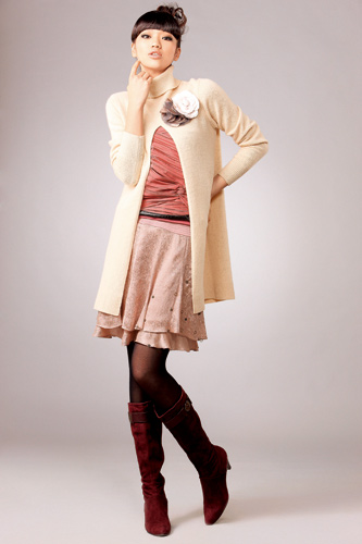 早春最俏短打扮敲醒沉睡女