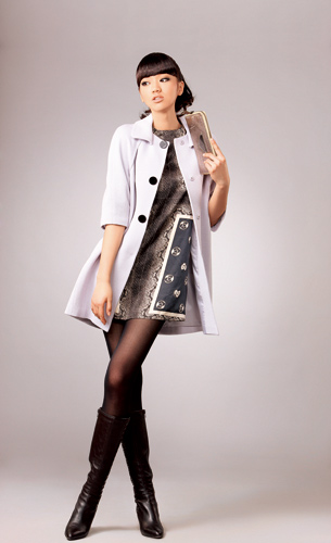 早春最俏短打扮敲醒沉睡女