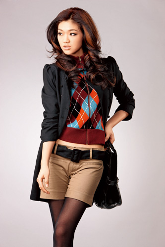 早春最俏短打扮敲醒沉睡女