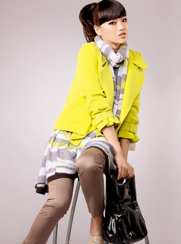 早春最俏短打扮敲醒沉睡女