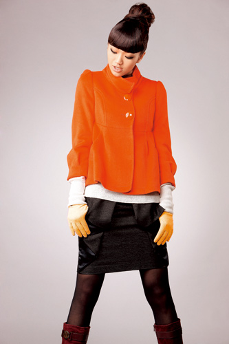 早春最俏短打扮敲醒沉睡女