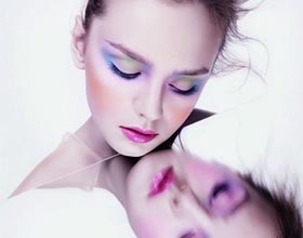 彩色摇滚妆容春夏大行其道(图)