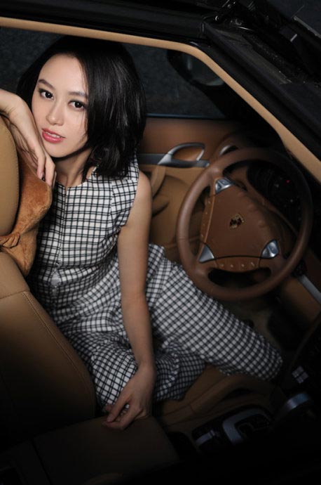 北大最美女老师高挑身材成时尚新宠