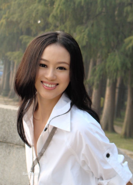 北大最美女老师高挑身材成时尚新宠