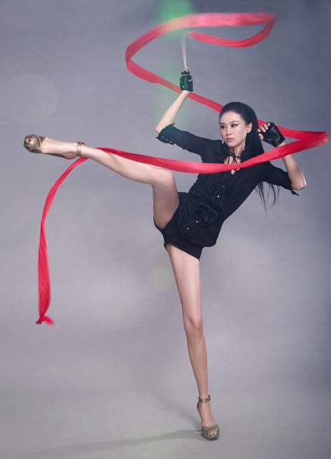 北大最美女老师高挑身材成时尚新宠