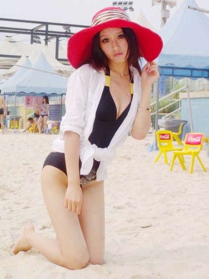 可爱足球宝贝户外清凉照