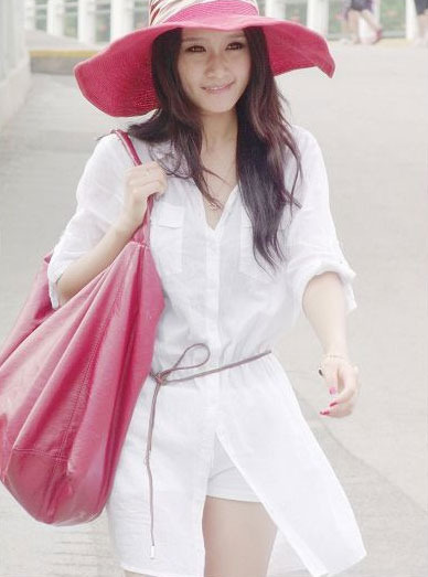 可爱足球宝贝户外清凉照