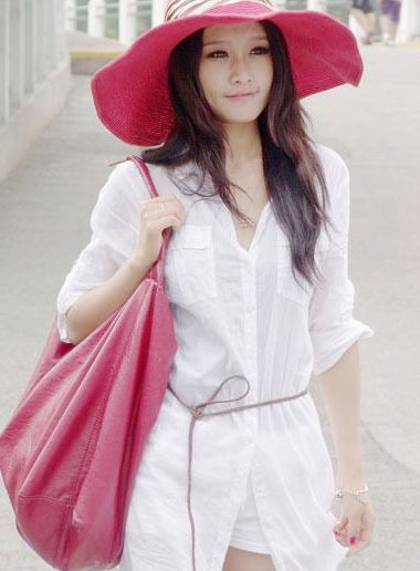 可爱足球宝贝户外清凉照