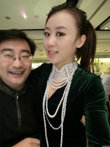 北京美女主播自爆被国家档案局前高官包养四年照片图片