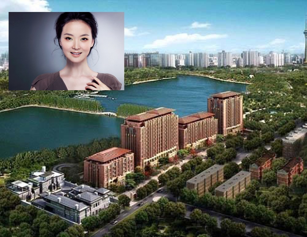 图为王府世纪“别人清晨推开窗看到一片绿色草坪，而王艳推开窗看到的则是一片玫瑰色的紫禁城。”因饰演《还珠格格》中的 “晴格格”一角走红的王艳，再次以其位于北京城中心的的上亿豪宅“王府世纪”刷新了富人区的标准。