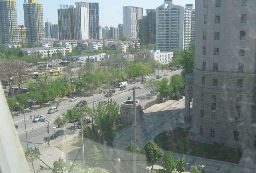 而芳城园一区更是“明星荟萃”，影视界名人张国立夫妇、刘晓庆、大山、那英和宋丹丹等也都曾落户于此。而芳城园一区更是“明星荟萃”，影视界名人张国立夫妇、刘晓庆、大山、那英和宋丹丹等也都曾落户于此。