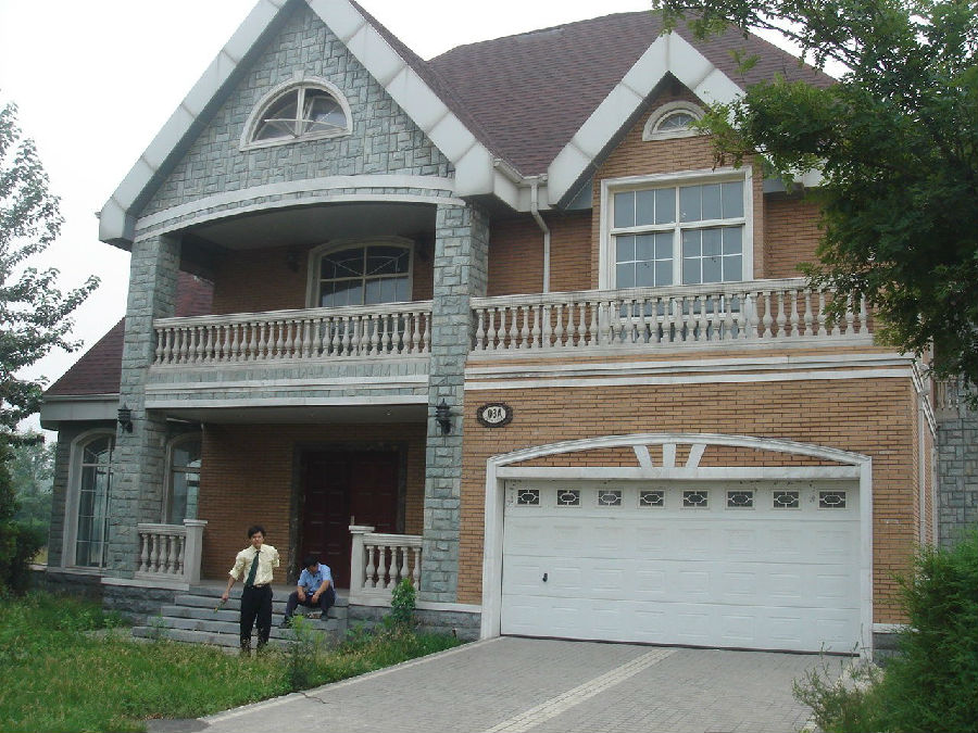 碧海方舟别墅区新时代北京富人区的分布，就带有这样十分鲜明的圈子特征。如果你是知识精英，那么背靠中关村的万柳当然是最好的居所；如果你是财富精英，那么选择与CBD比邻而居更为合适；如果你是明星大腕，那么毫无疑问应当关注狗仔队云集的郊区别墅区。