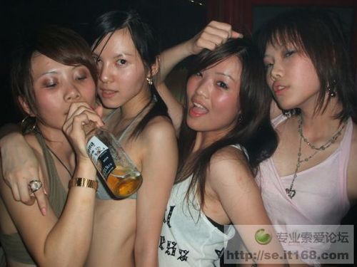 京城派对醉酒MM的样子(图)