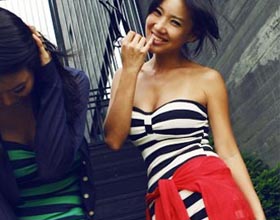 精彩镜头:北京街头美眉盛夏装扮(图)