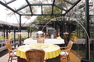 水边餐厅享受中秋浪漫(组图)