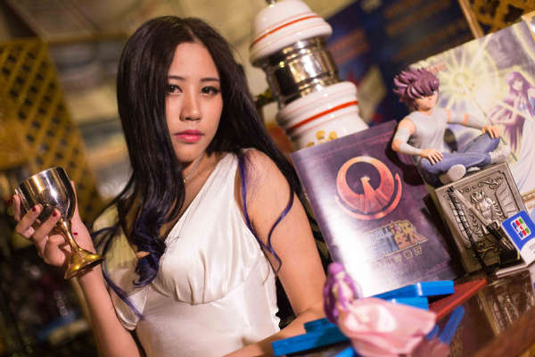 北京圣斗士星矢主题餐厅雅典娜女神成服务员(图)
