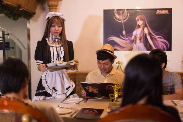 北京圣斗士餐厅雅典娜女神成服务员