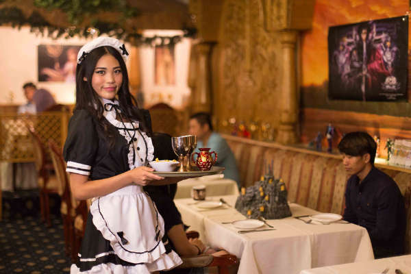 北京圣斗士餐厅雅典娜女神成服务员