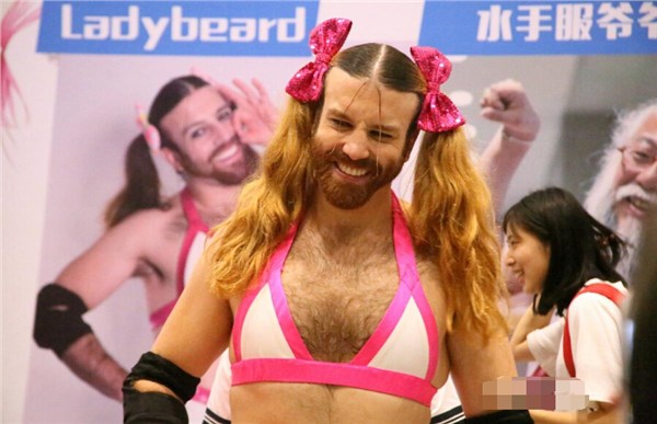 北京漫展奇葩伪娘比基尼壮汉齐上阵(图)