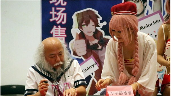 北京漫展奇葩伪娘比基尼壮汉齐上阵(图)