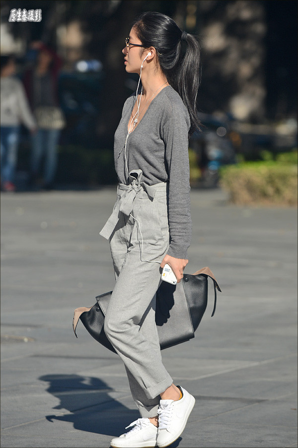 北京多姿多彩的秋装潮女街拍(图)