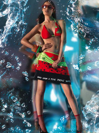 潮爆泳装色彩引爆夏日激情(图)