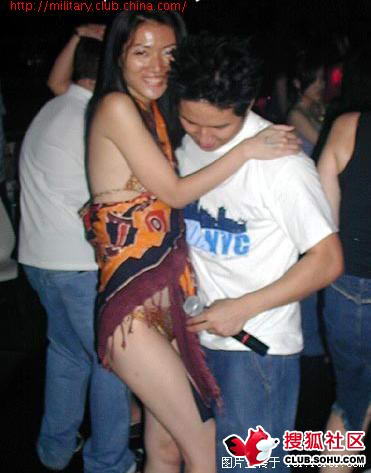 深夜北京三里屯酒吧里疯狂一幕