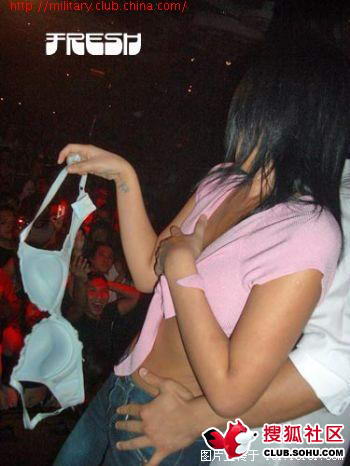 深夜北京三里屯酒吧里疯狂一幕