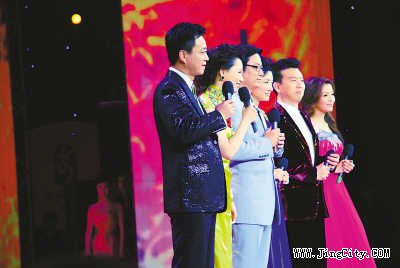 2011央视春晚主持人照片
