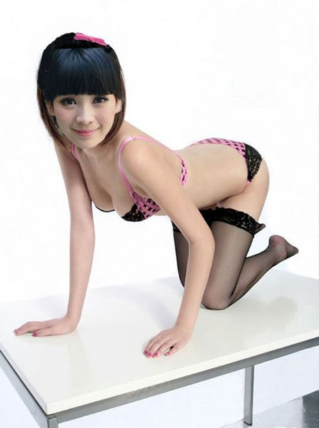 柳岩全裸照曝光 北京台女主播靠胸走红(图)