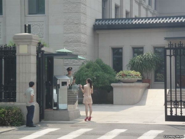 北京美女主播自爆被国家档案局前高官包养四年照片图片