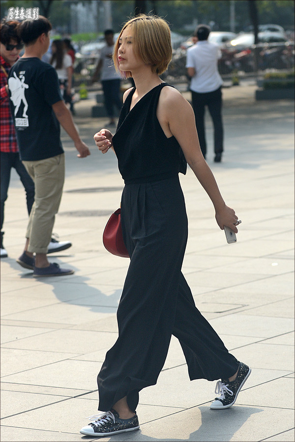 北京多姿多彩的秋装潮女街拍(图)