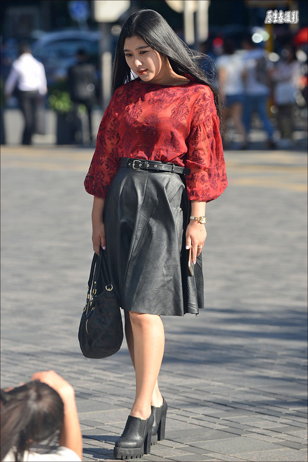 北京多姿多彩的秋装潮女街拍(图)