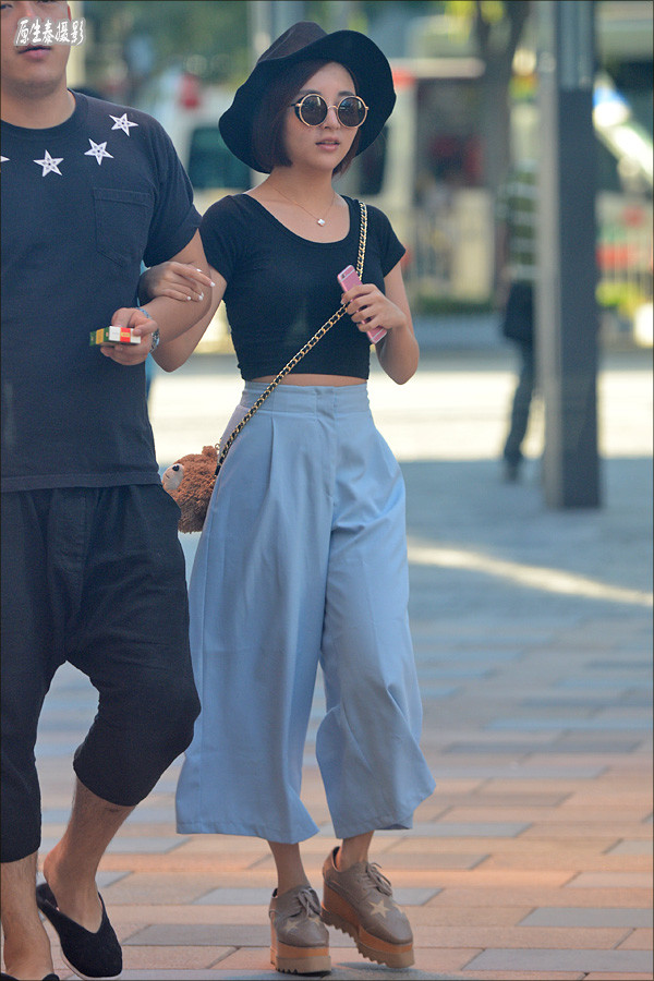 北京多姿多彩的秋装潮女街拍(图)